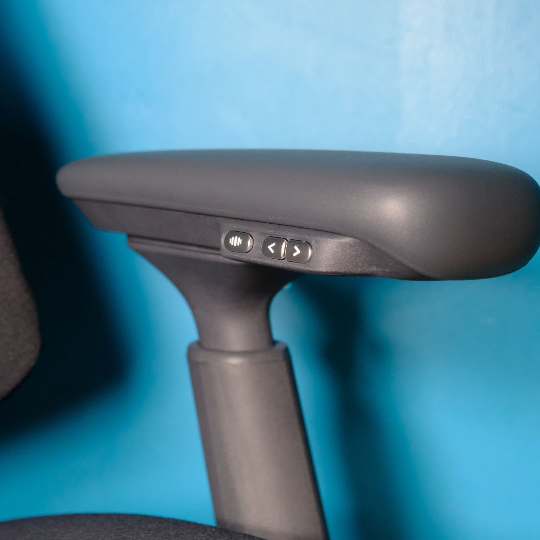 LiberNovo Omni - armrest backrest controls.