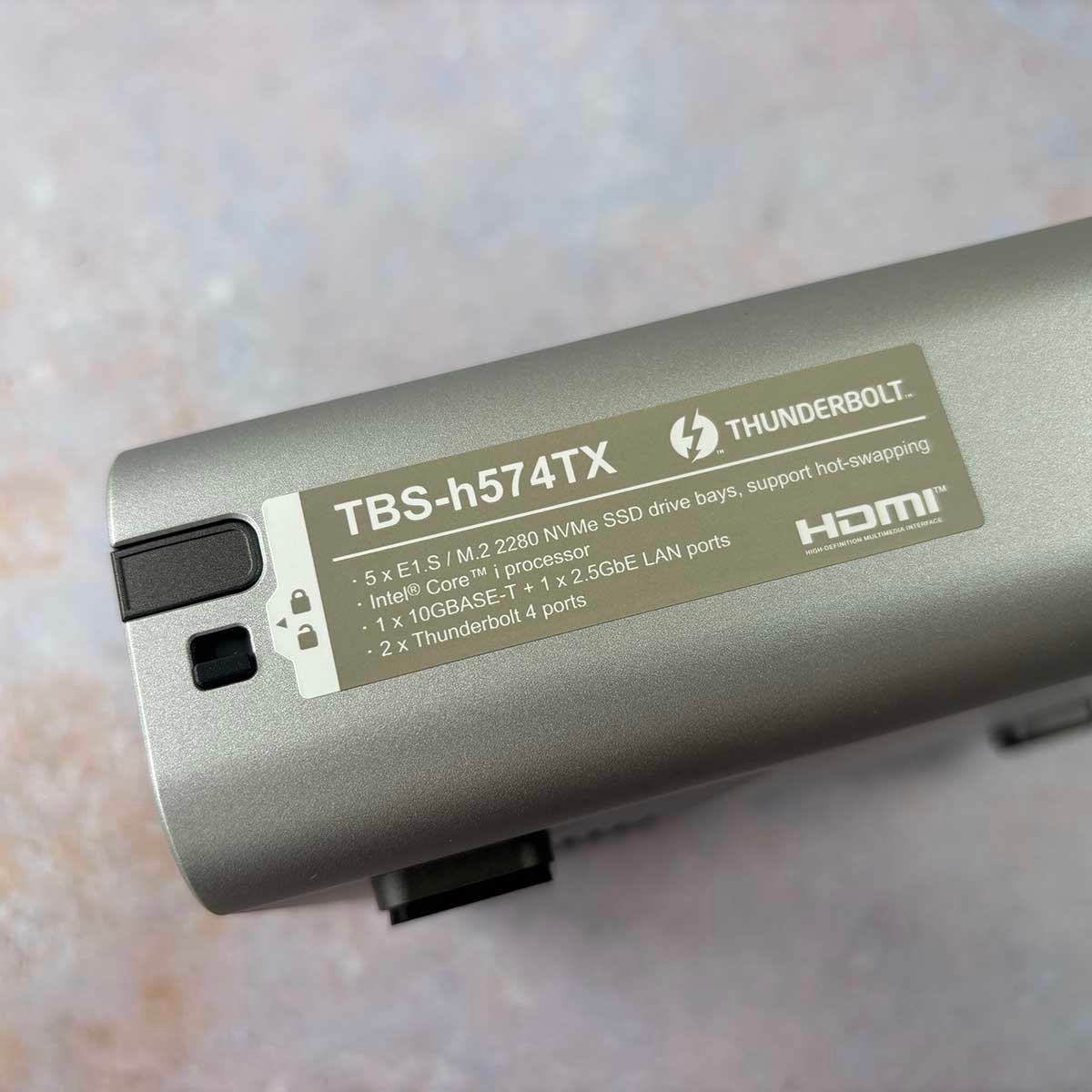 A picture of the QNAP E1.S SSD unit showing the locking mechanism.