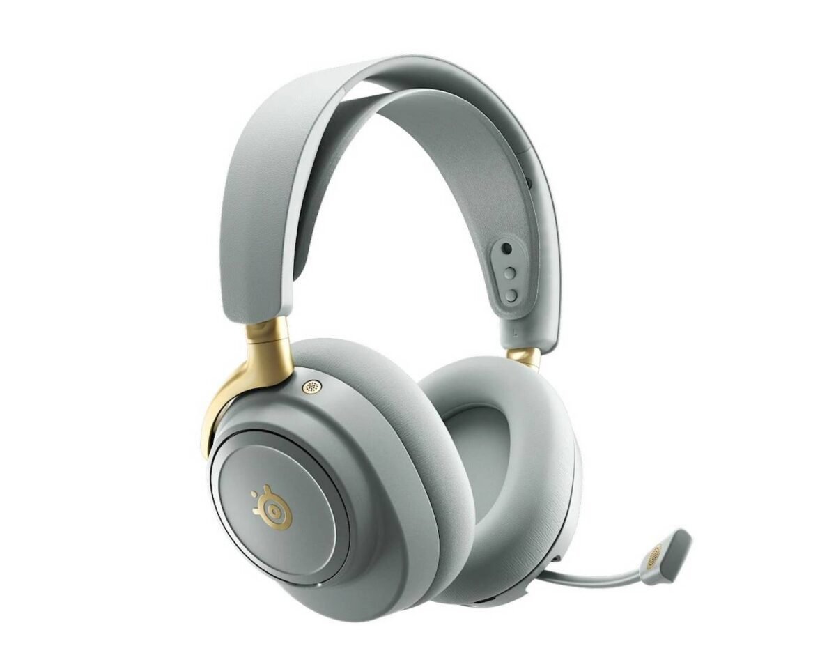 SteelSeries Arctis Nova Elite wireless headset.