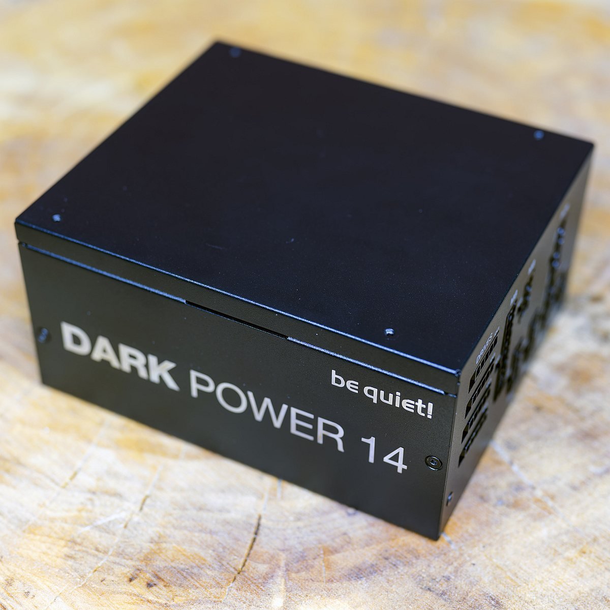 BQ Dark Power 14 1000W external, chassis, on a wooden table