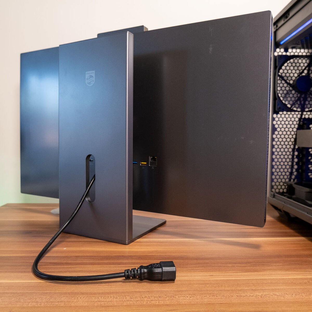 Philips Brilliance 5K 27E3U7903 - Rear Profile