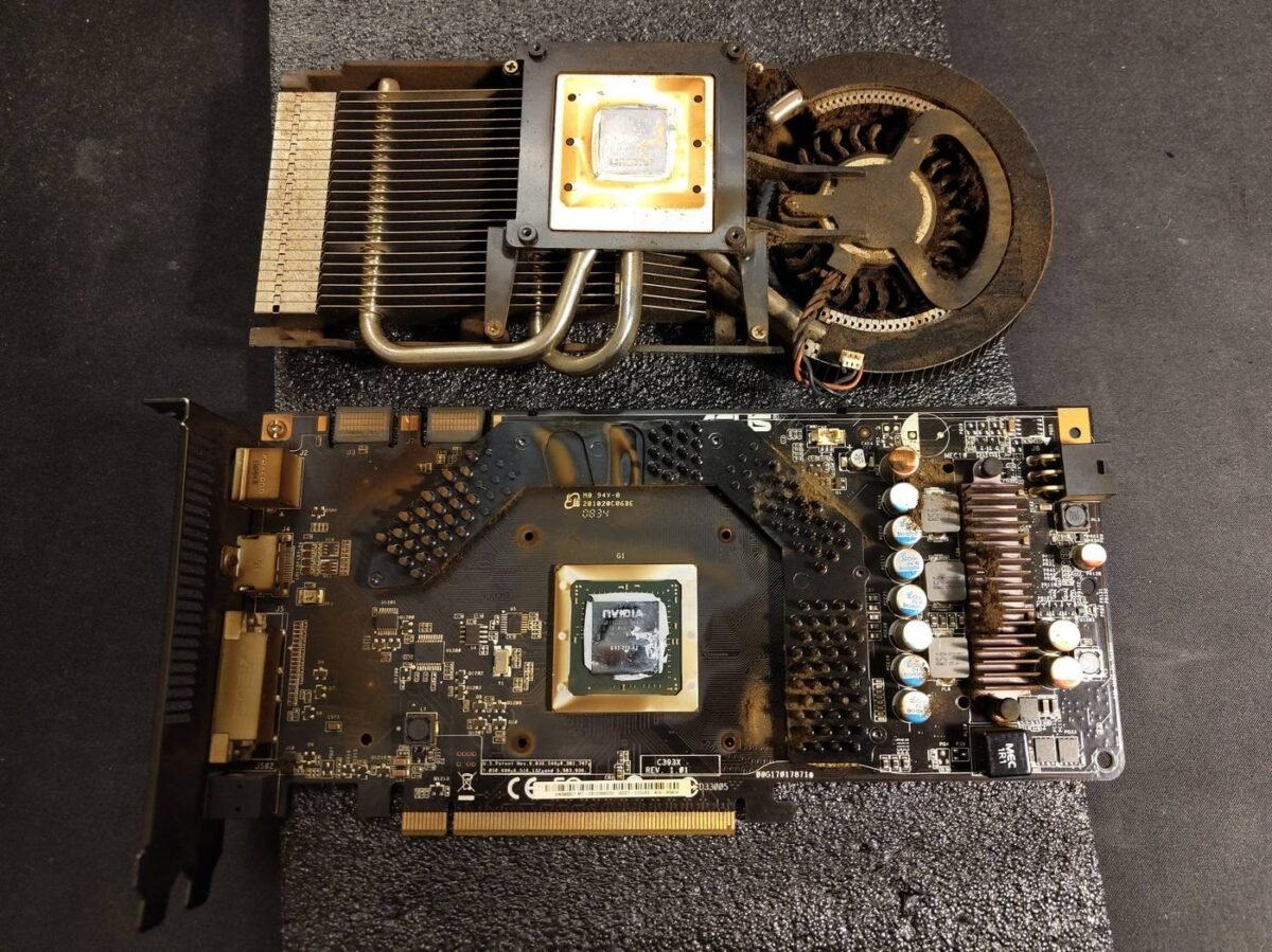 Asus ROG Matrix 9800 GT - inside.