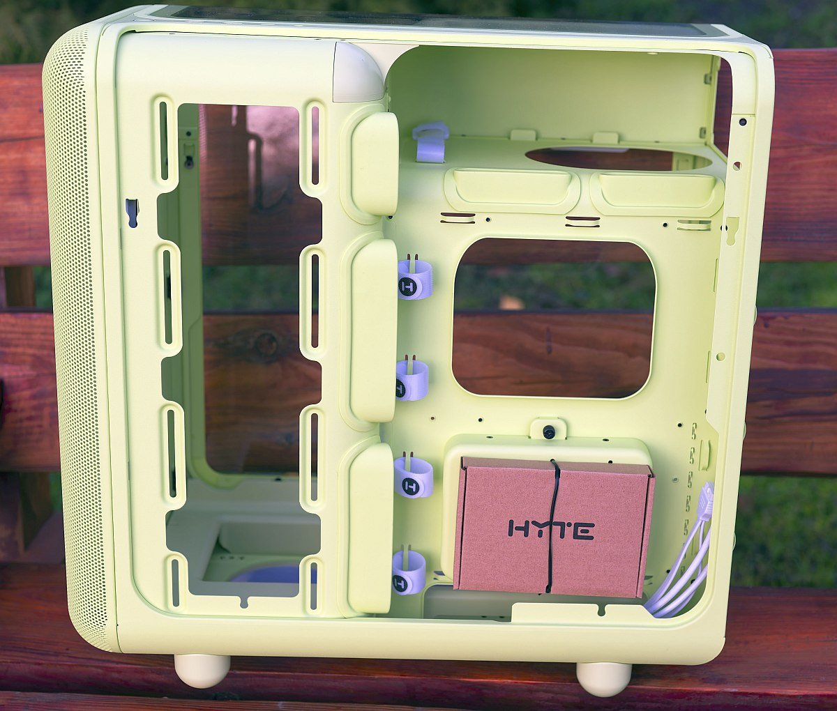 Hyte X50 back side, accessories