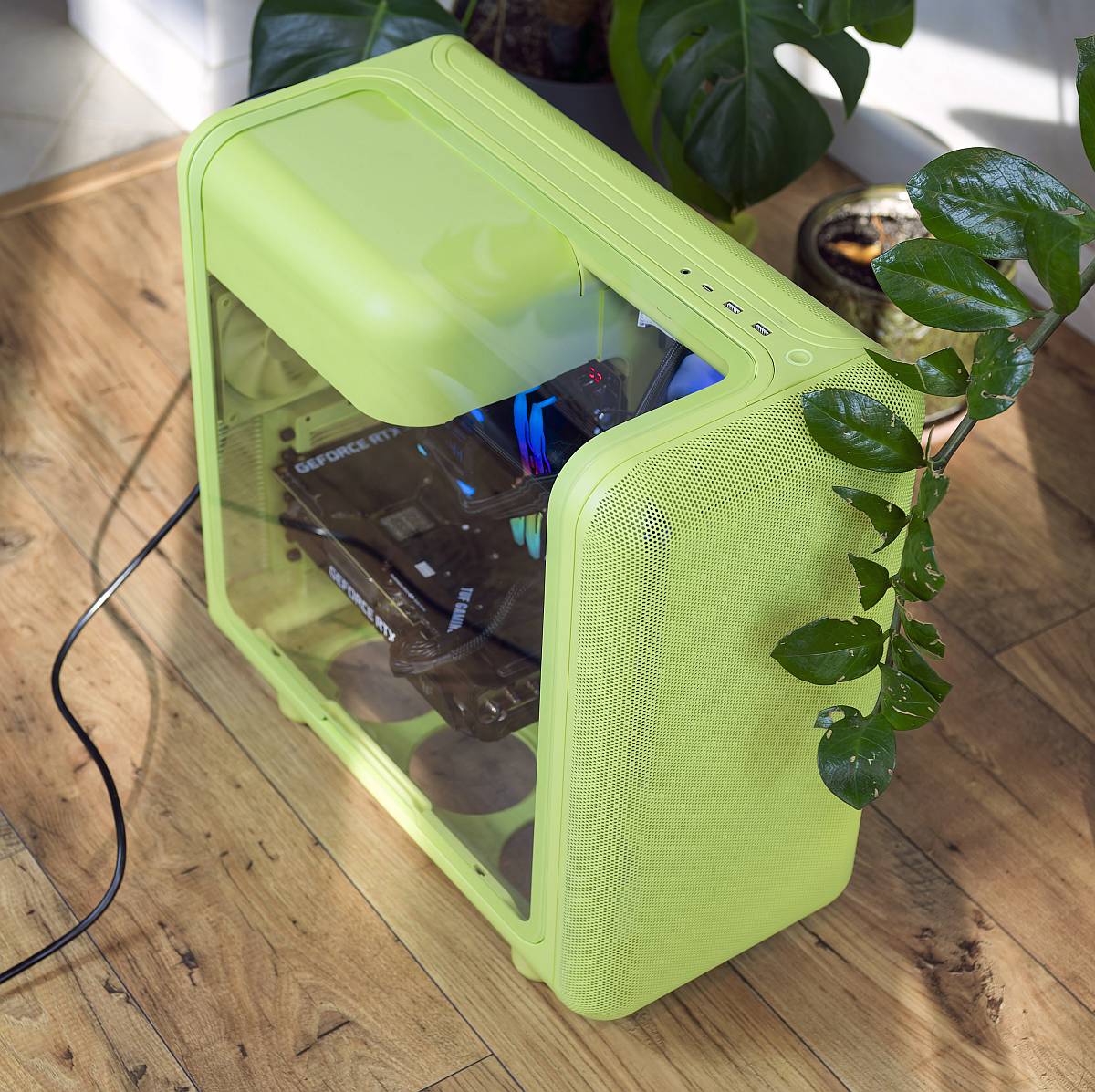 Hyte X50 ready build, overall view, taken from the above