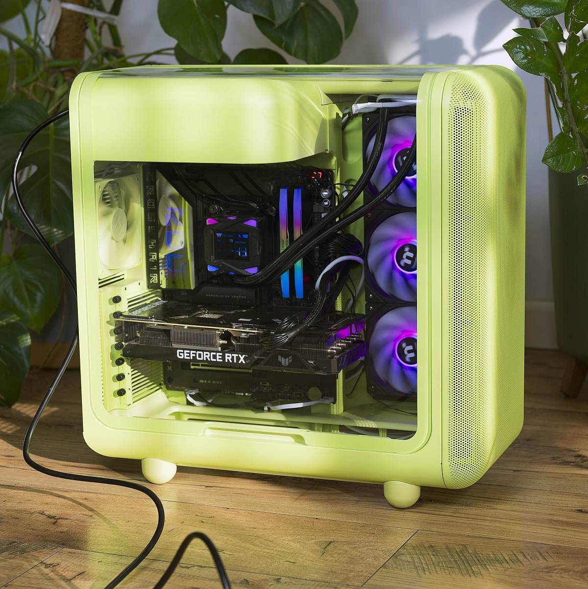 Hyte X50 ready build, overall view, taken from the side