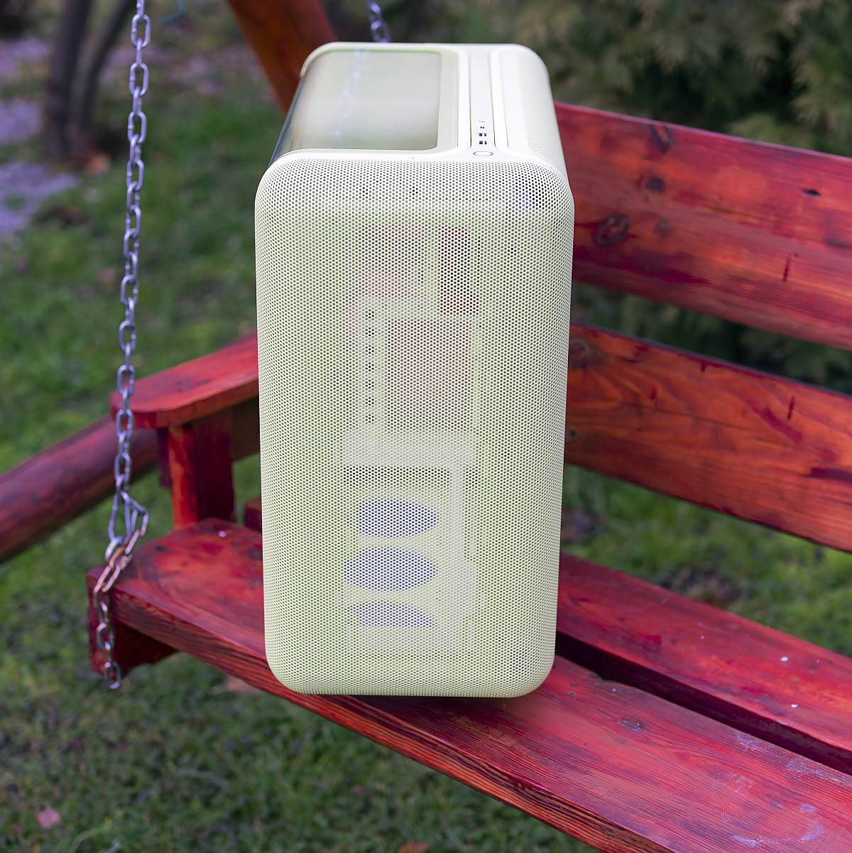 Hyte X50 front, with mesh on