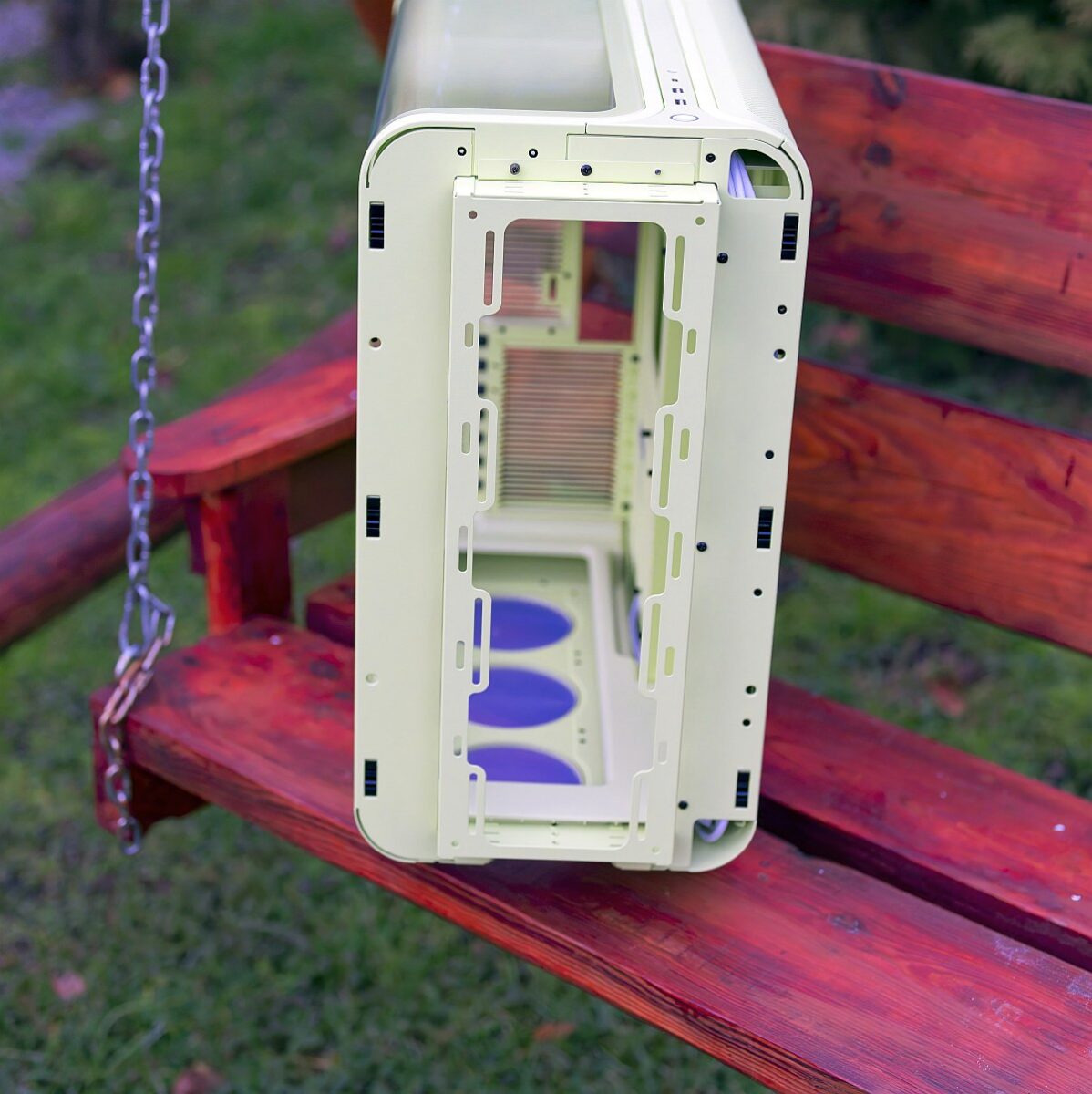 Hyte X50 front, without mesh