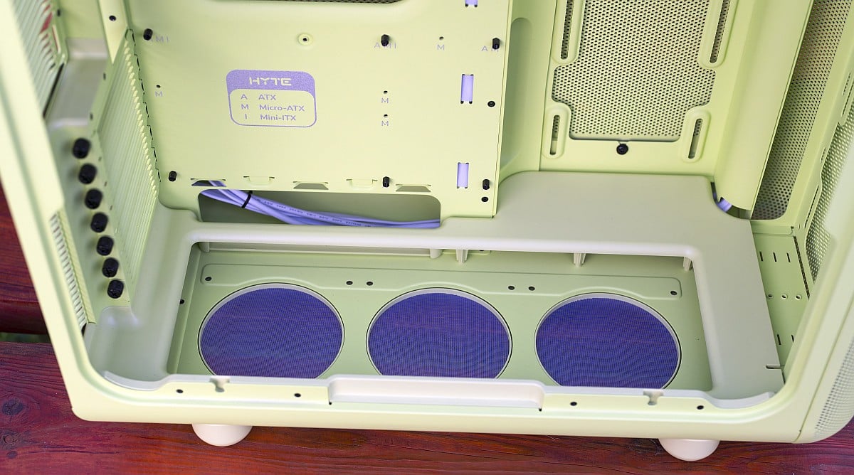 Hyte X50 interior, bottom, place for the fans