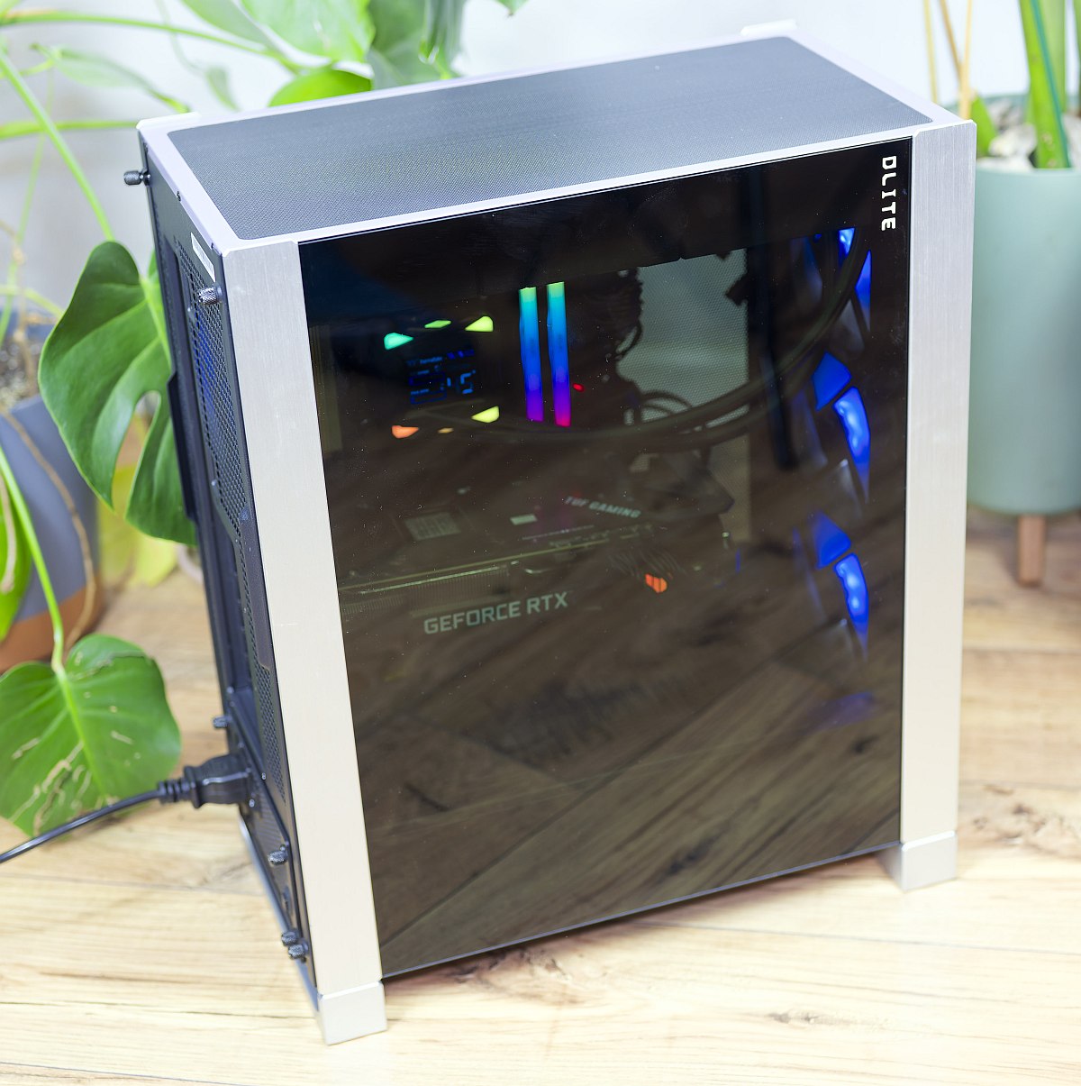 InWin DLITE review elegant design and back-connect compatibility