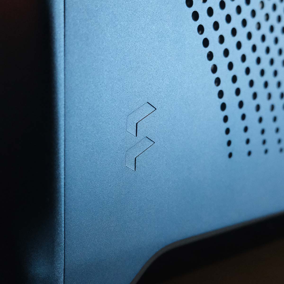 A close-up of the 'F' logo, on the side of Fractal Design Era 2 case.