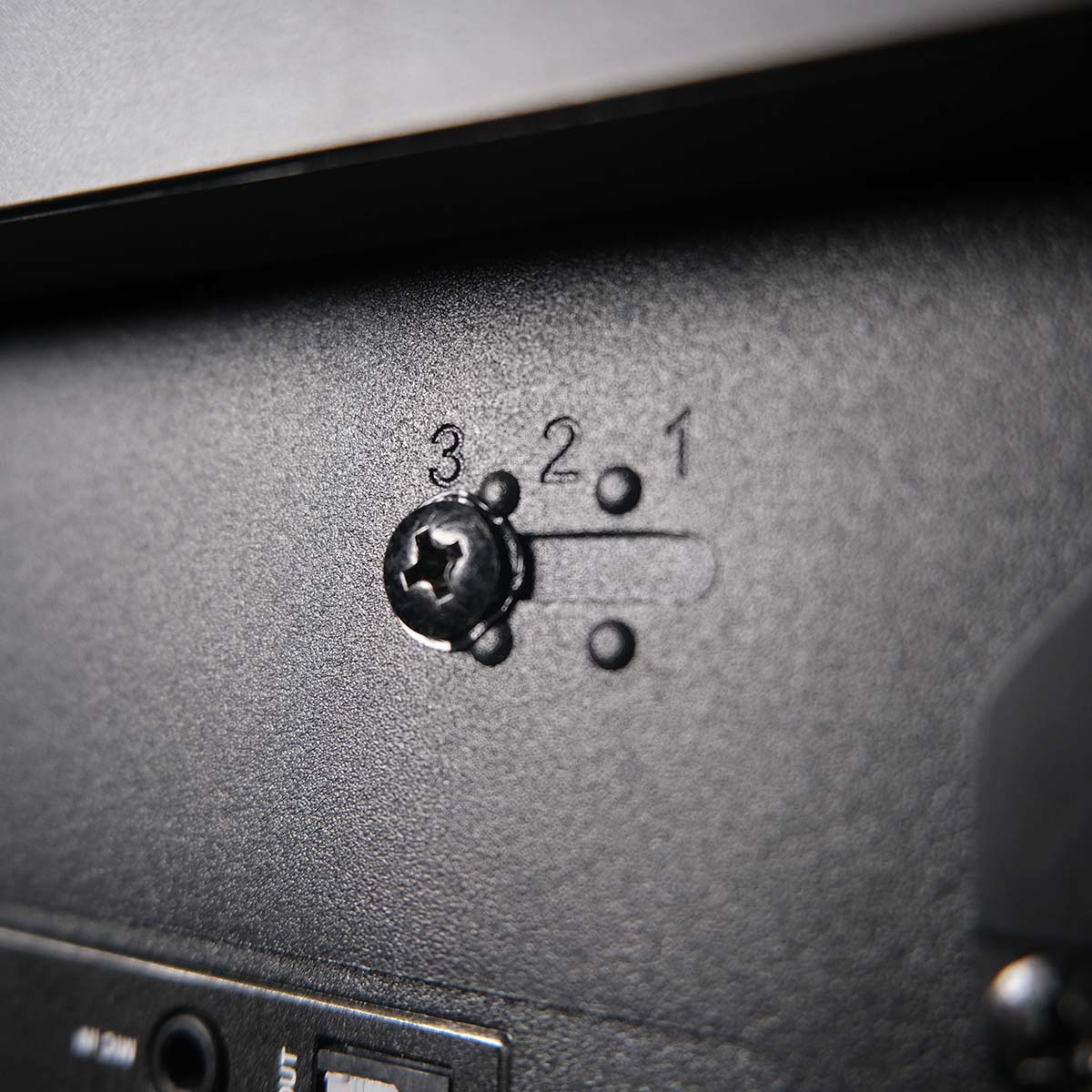 Close-up of Fractal Design Era 2 spine shifter, set to '3'.