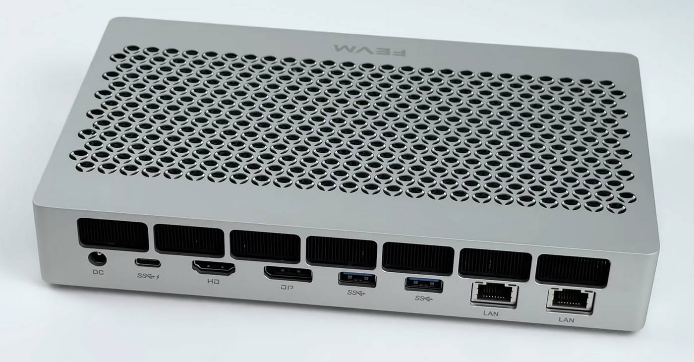 Задняя панель FEVM FAEX1 с видеовыходами, USB и сетевыми портами