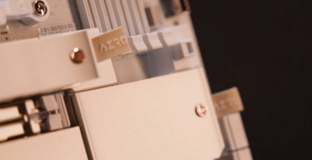 Gigabyte X870E Aero X3D Wood - tabs.