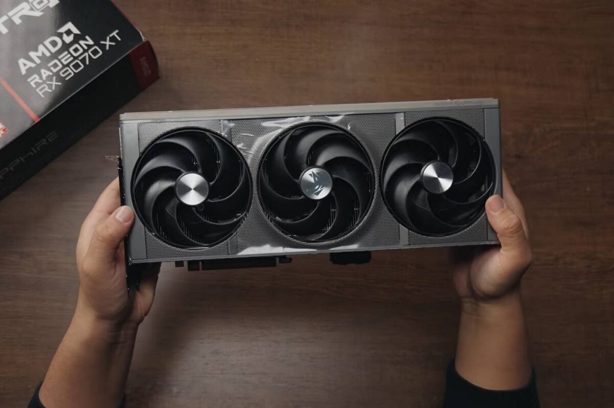 Sapphire RX 9070 XT Phantom Link - front.