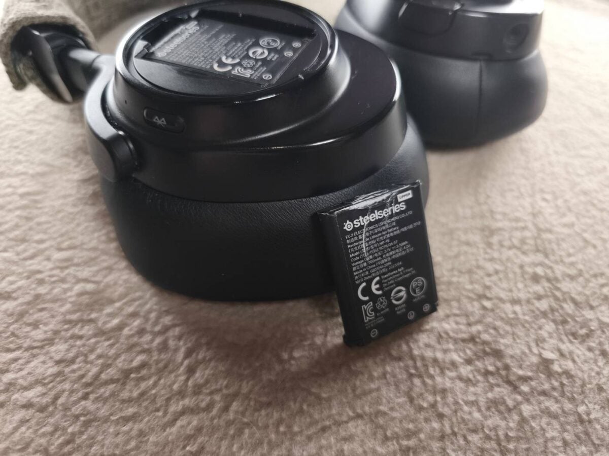 SteelSeries Arctis Nova Pro Wireless - battery.