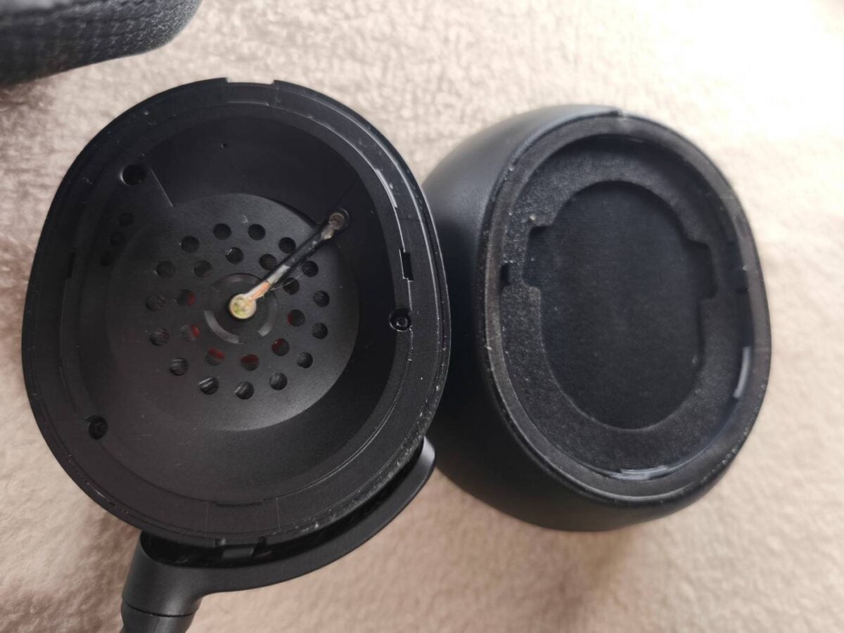 SteelSeries Arctis Nova Pro Wireless - earpads.