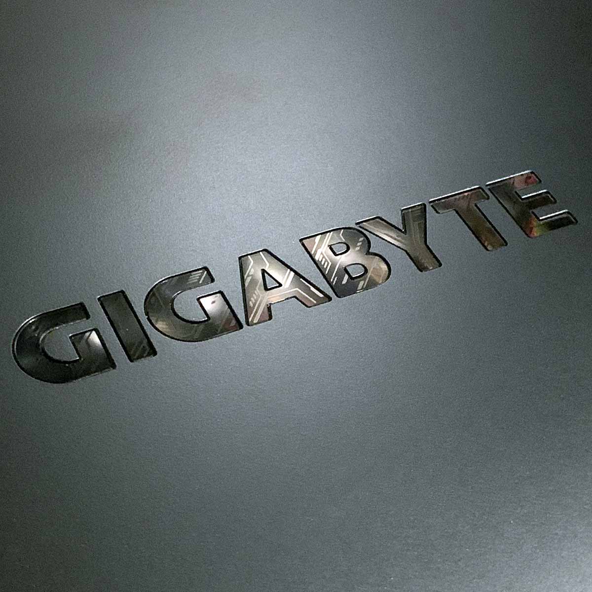 Gigabyte Gaming A16 Pro review: Logo on lid