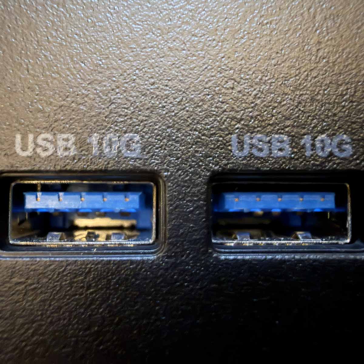 MSI Cubi Z AI 8M review:  USB 10Gbps ports