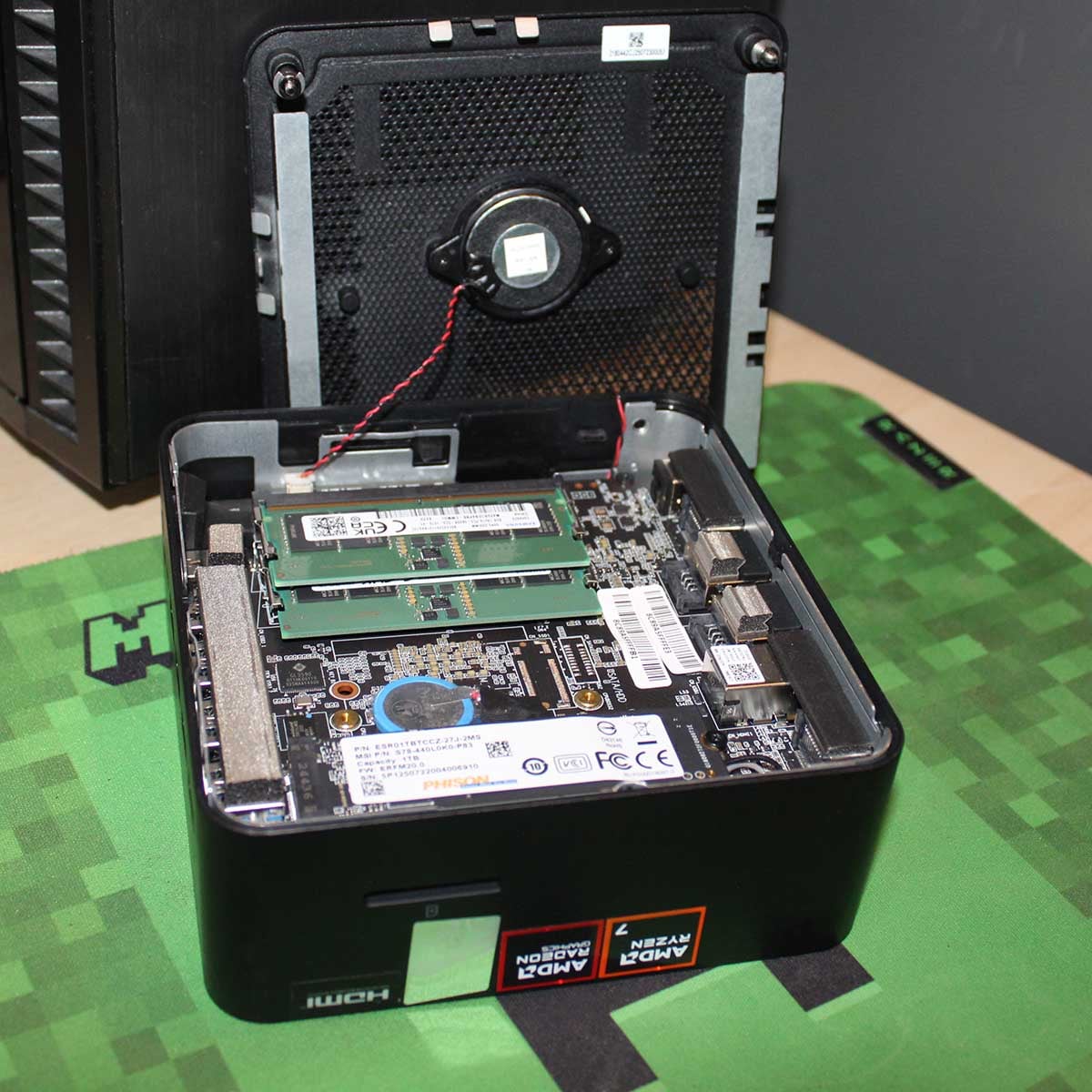 MSI Cubi Z AI 8M review:  Panel open