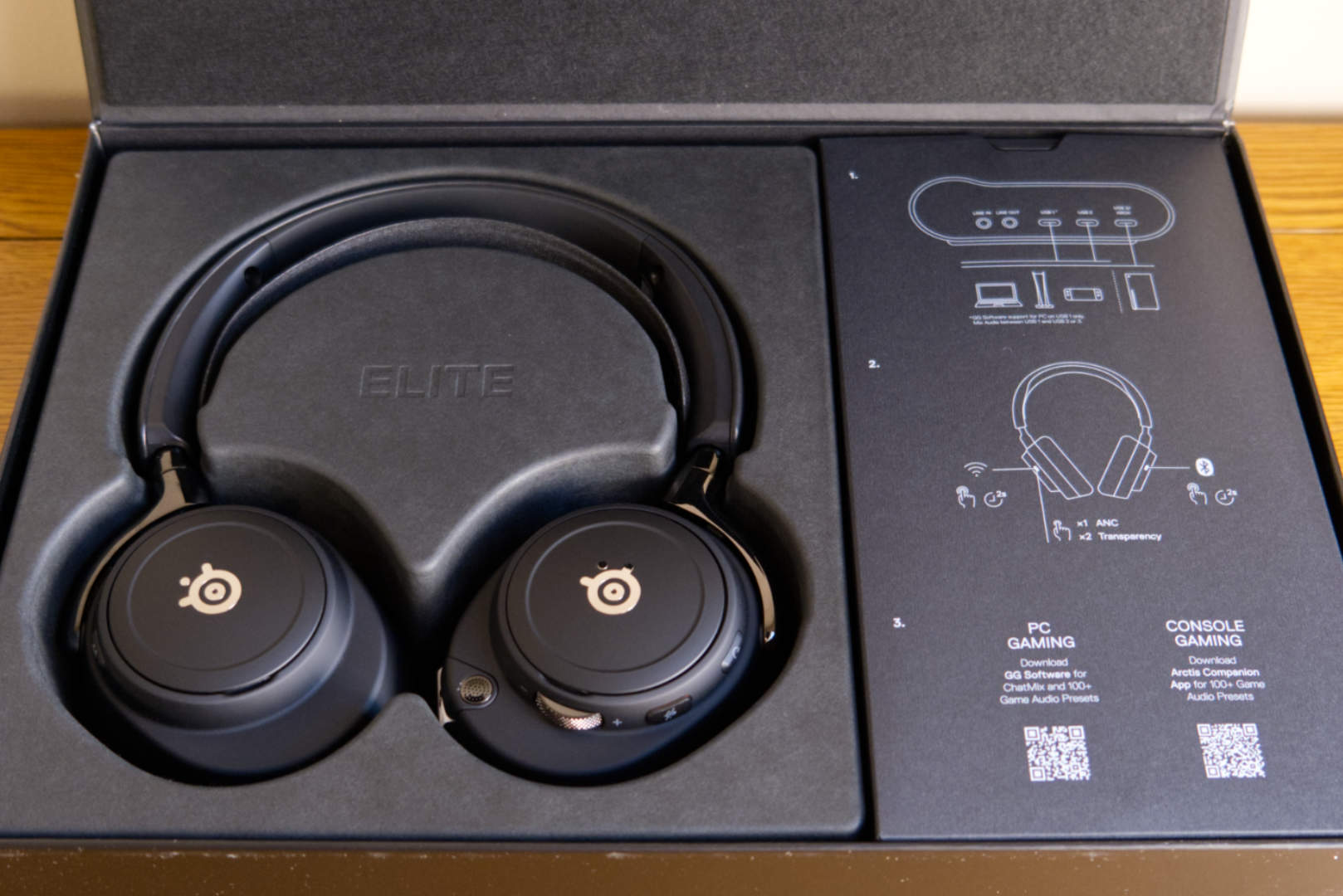 SteelSeries Arctis Nova Elite in box