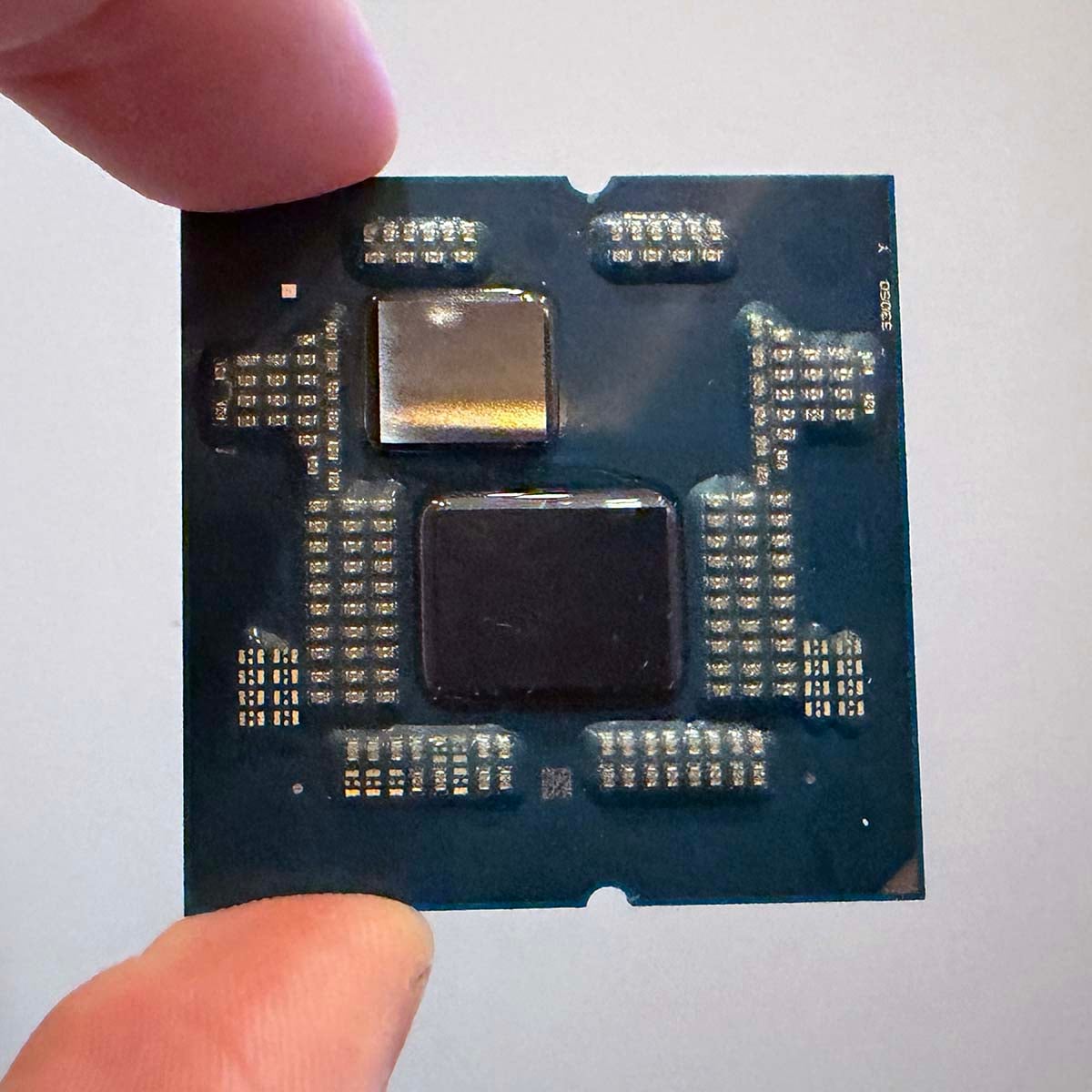 AMD Ryzen 7 9850X3D delidded at CES 2026