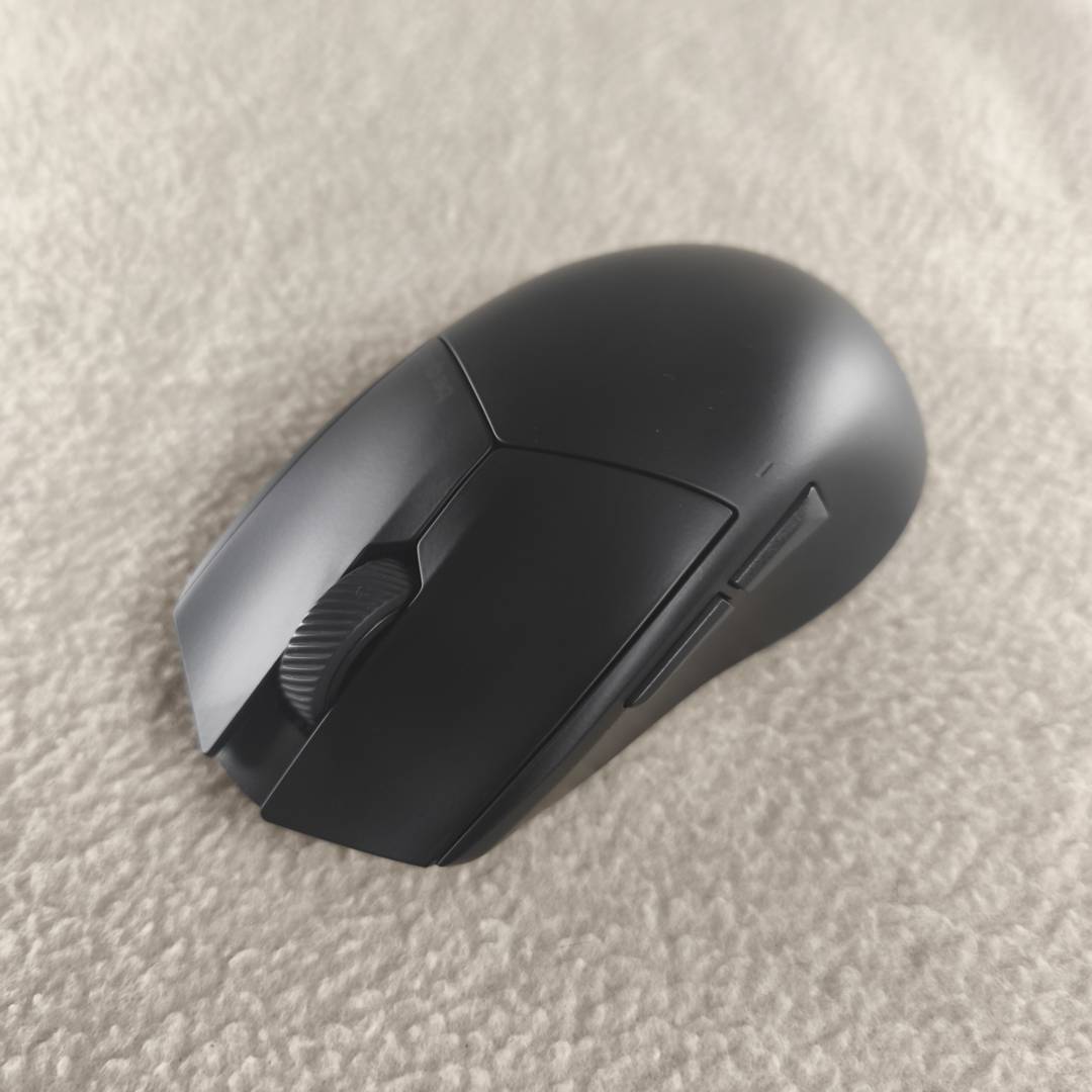 be quiet Dark Perk Ergo - side buttons.