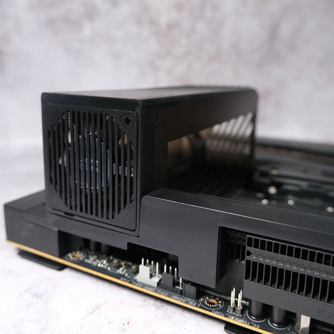 The DDR Wind Blade Xtreme, installed on the Gigabyte X870E Aorus Xtreme X3D AI TOP motherboard, showcasing its active cooling via fan.