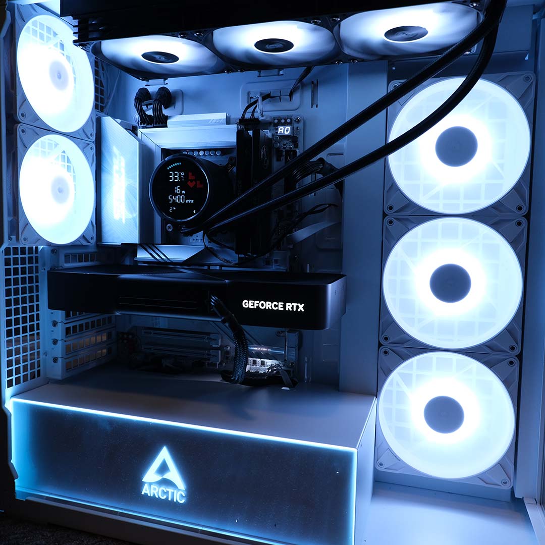 A wide shot of the Levelplay Combat Liquid 360 HUD inside a PC case.