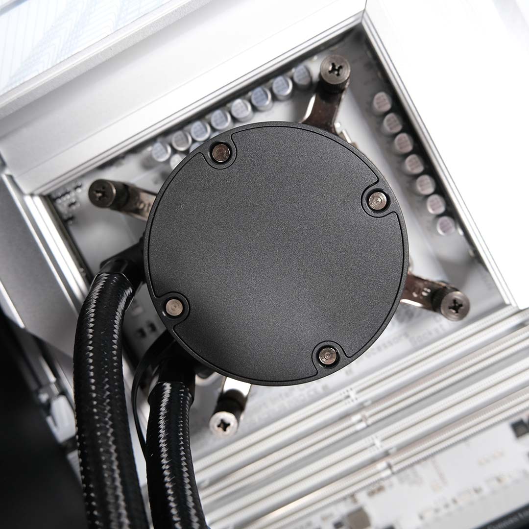 A close-up of the Levelplay Combat Liquid 360 HUD's pump.