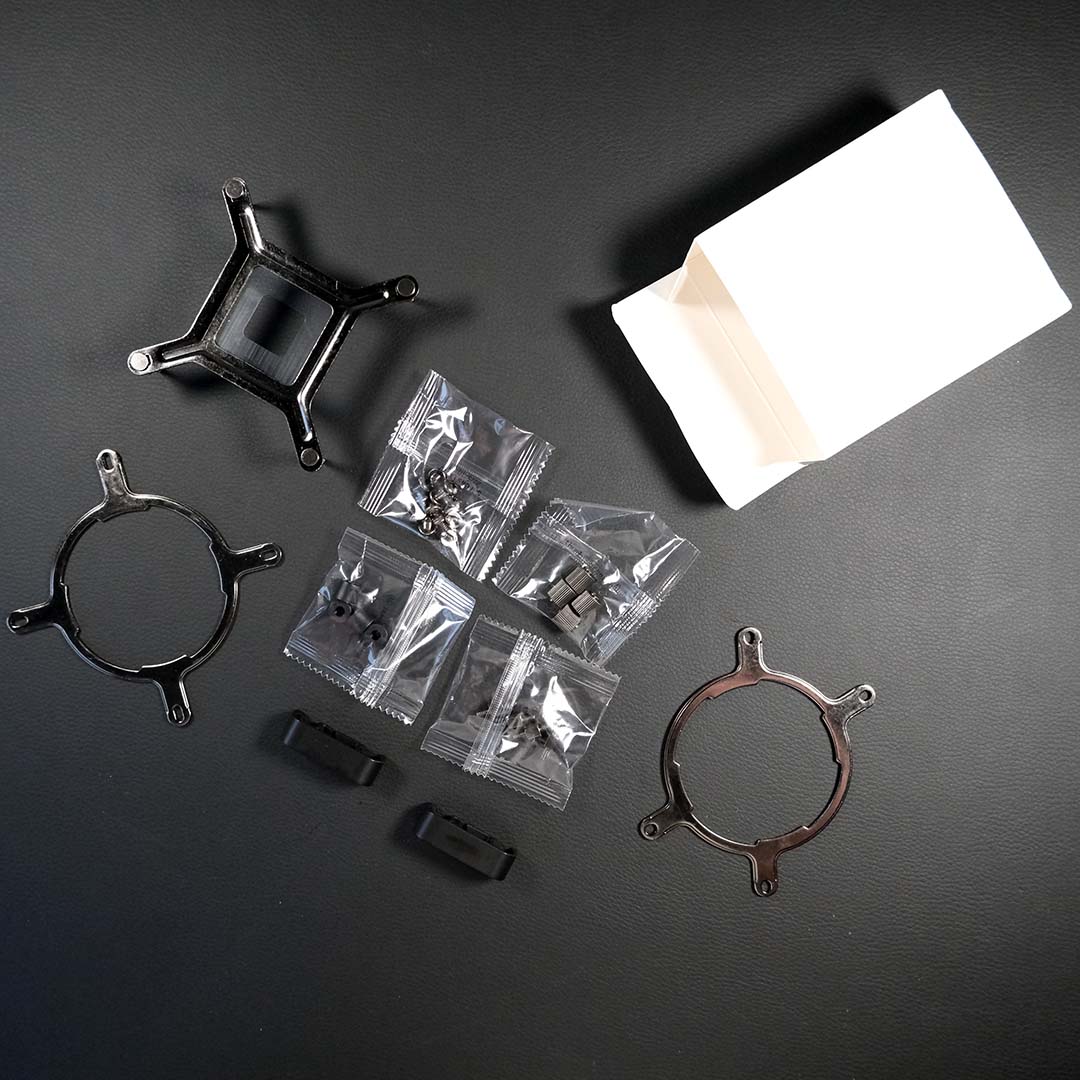 A top-down view of all mounting accessories that come with the Levelplay Combat Liquid 360 HUD.