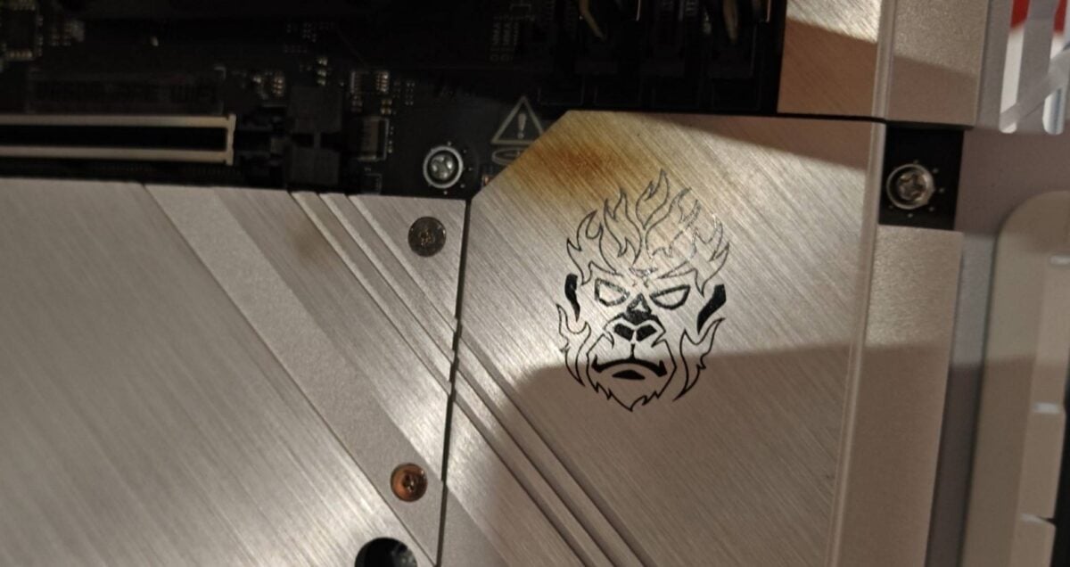 MSI RTX 5090 - left fire marks on motherboard.