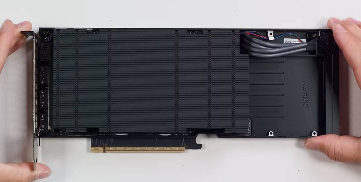 Nvidia RTX 6000D - cooler.