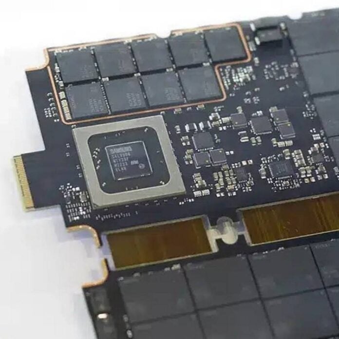 Samsung PCIe 6.0 SSD - inside.