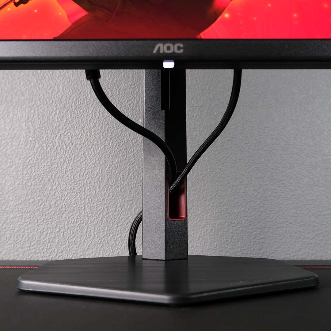 Cables flow through a cut out in the AOC Q27G4SDR's stand.
