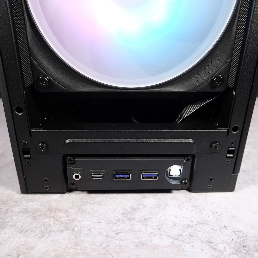 A close-up of the cable nook underneath the radiator installed in the NZXT H2 Flow.