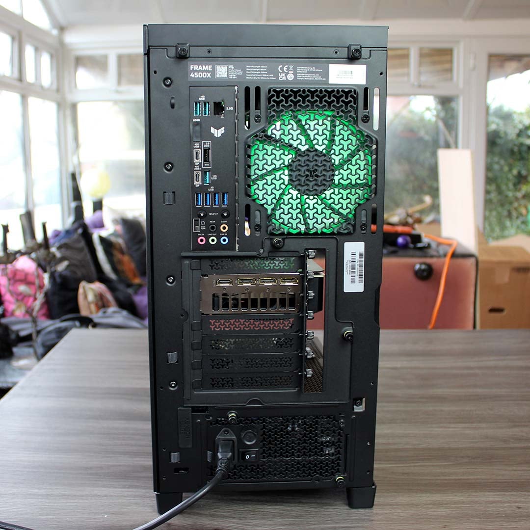 PCSpecialist iCue Cruiser Stealth rear ports