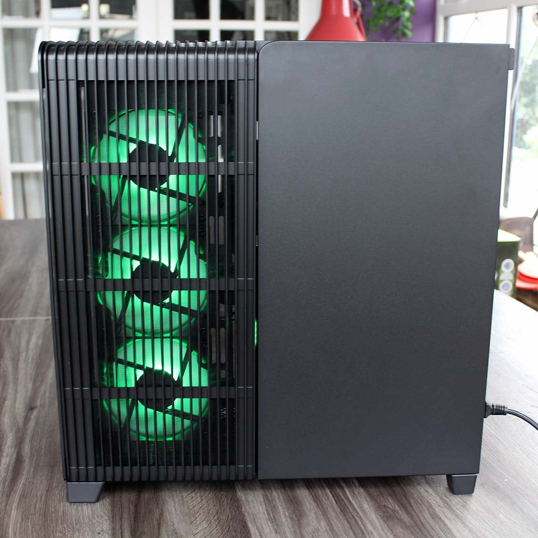 PCSpecialist iCue Cruiser Stealth right side with panel closed