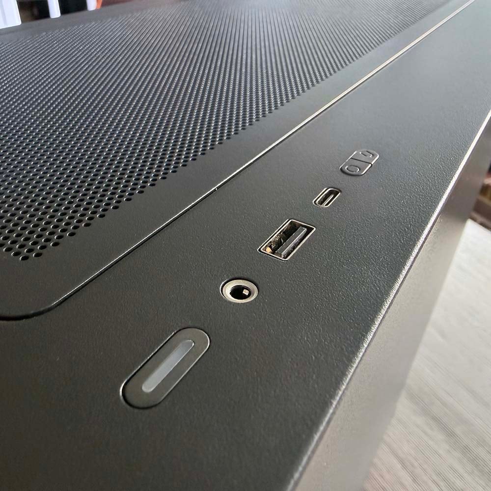 PCSpecialist Phantom front I/O ports