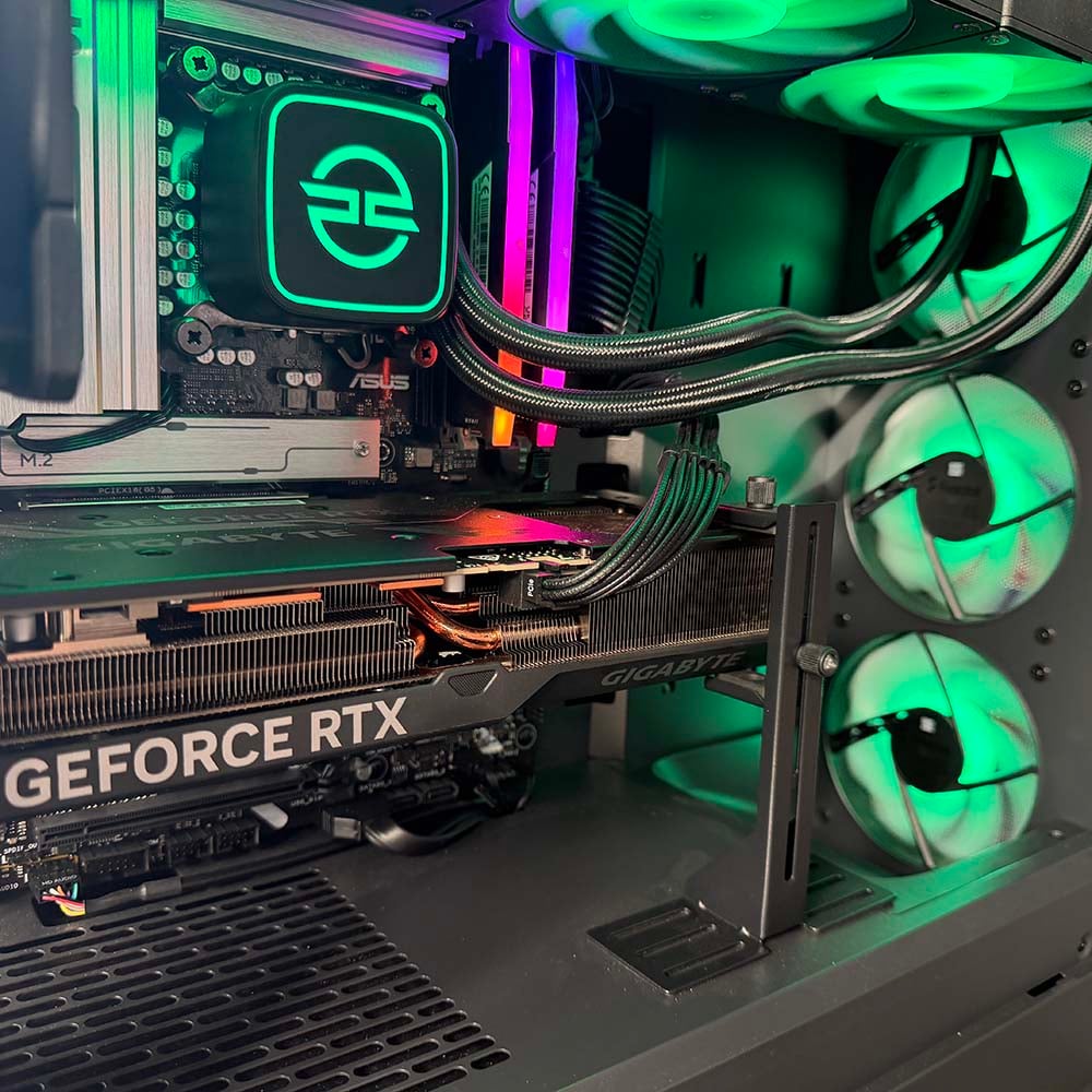 PCSpecialist Phantom internals, showing fan lights