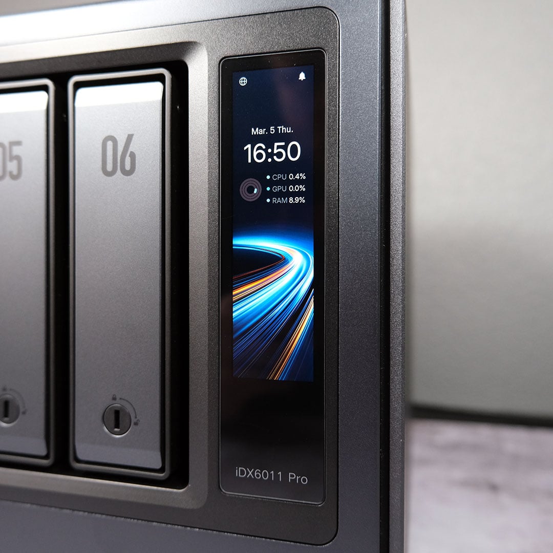 A close-up of the Ugreen NASync iDX6011 Pro's screen, displaying component the date, time, and component usage.