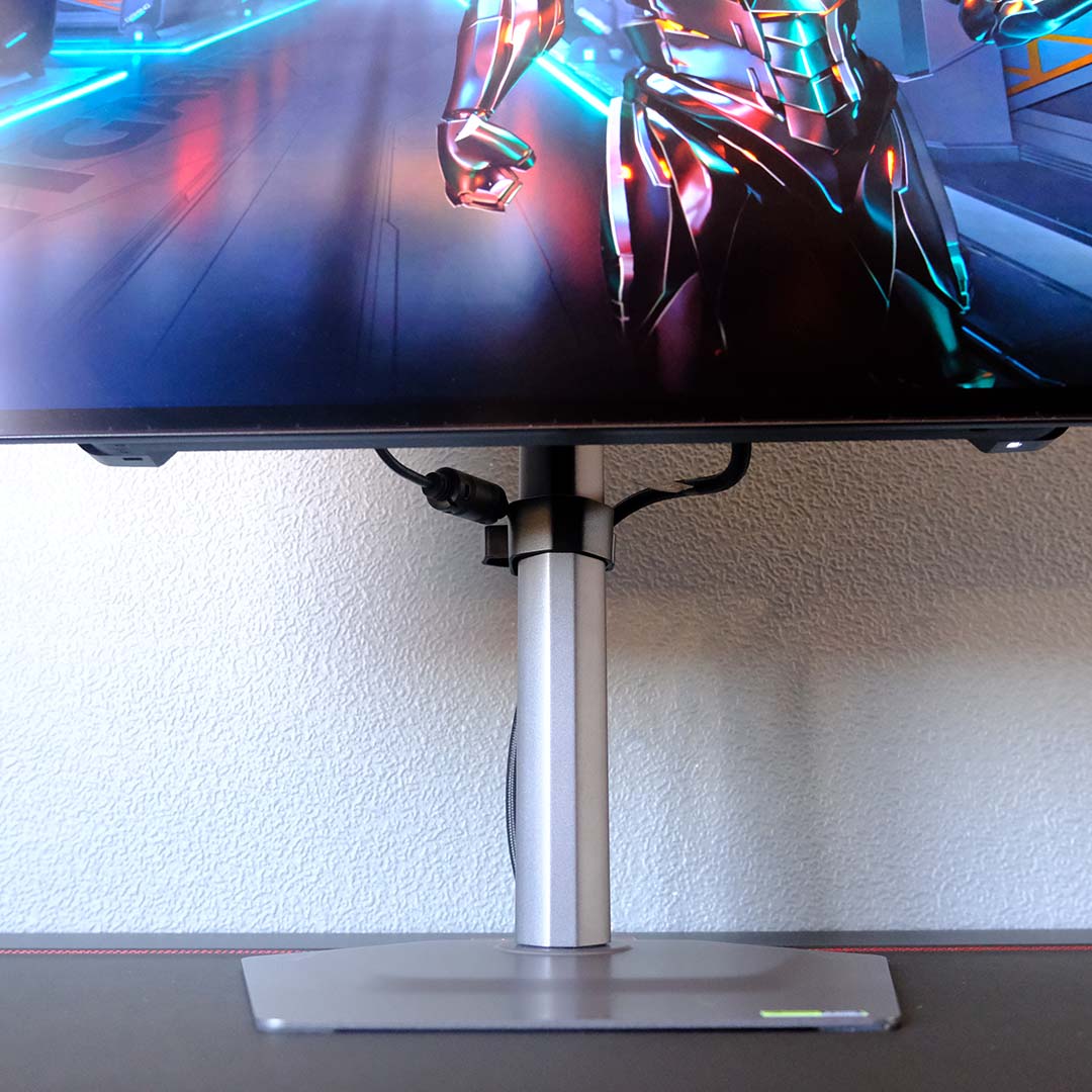 A close-up of the cable management on the Gigabyte MO27Q28G.