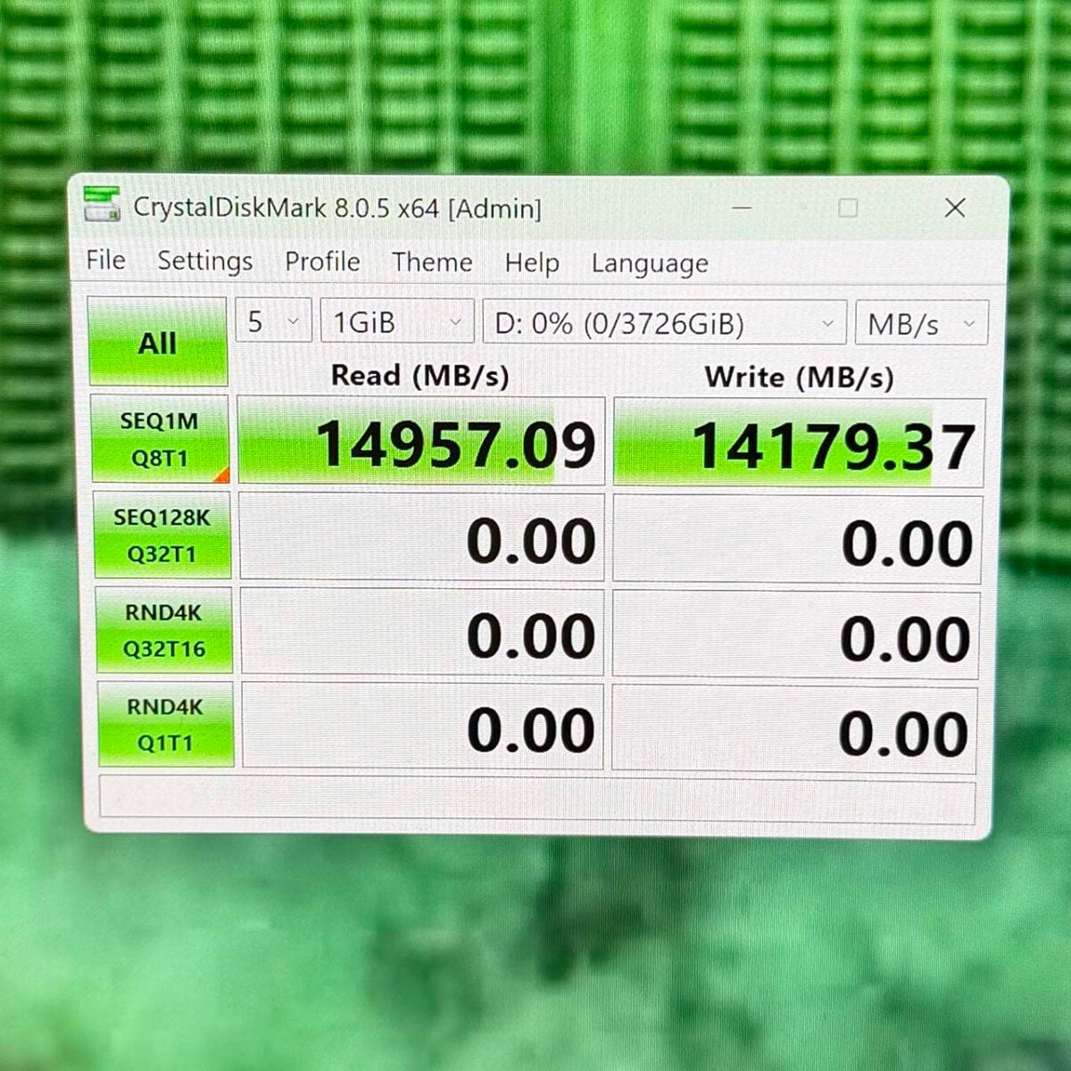 SanDisk Optimus GX Pro 8100 4TB CrystalDiskMark result