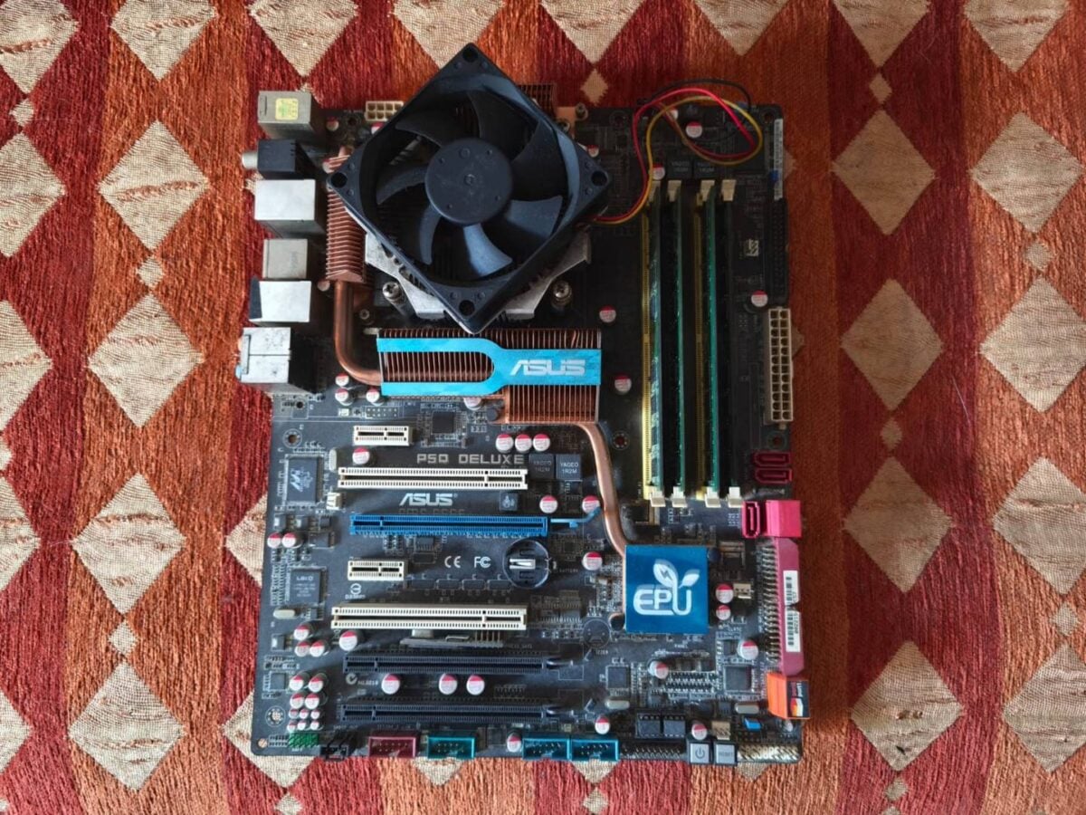 Asus P5Q Deluxe.