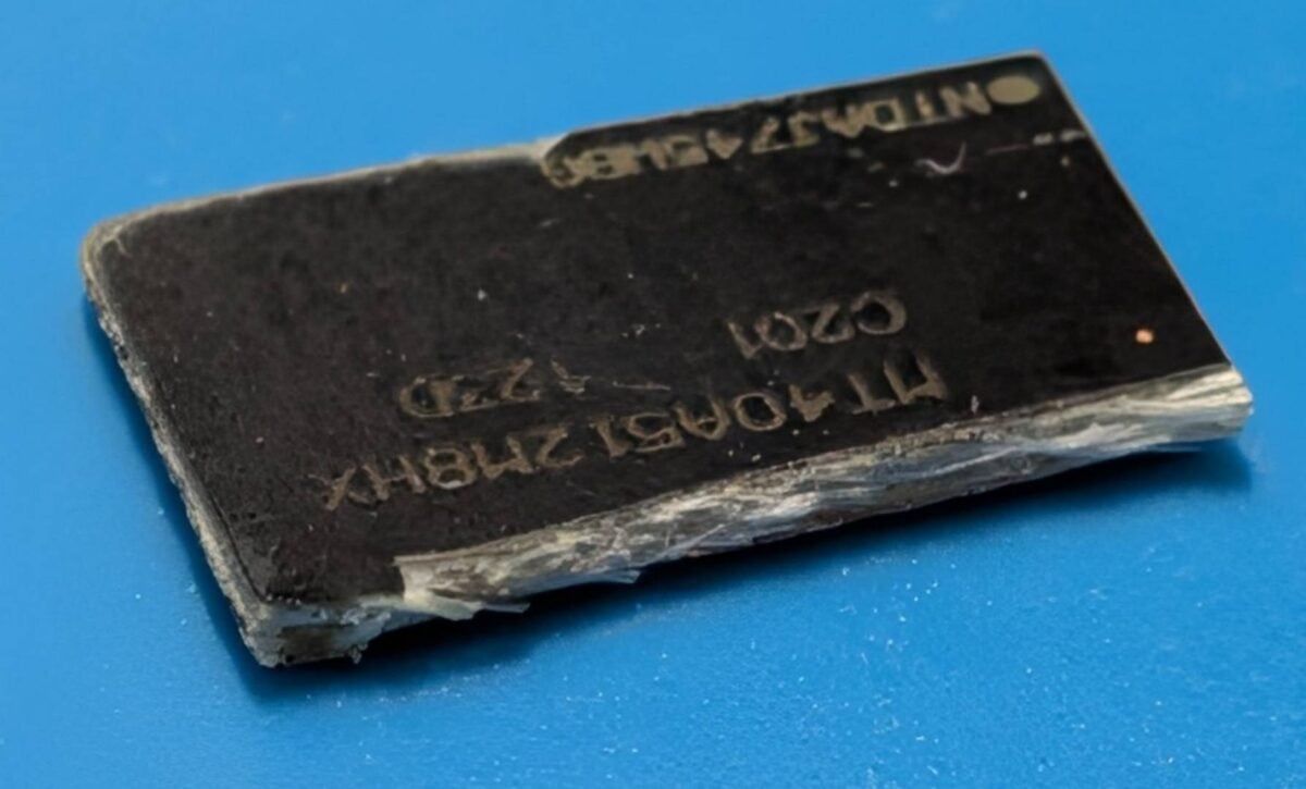 Fake DDR5 memory chip.