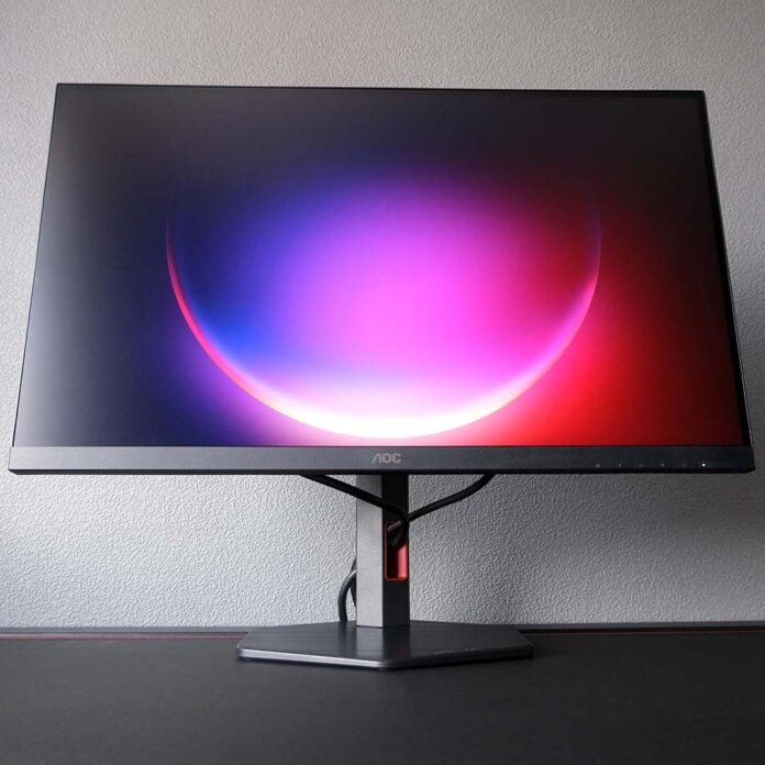The AOC Q27G4ZR monitor, displaying a Windows 11 wallpaper.