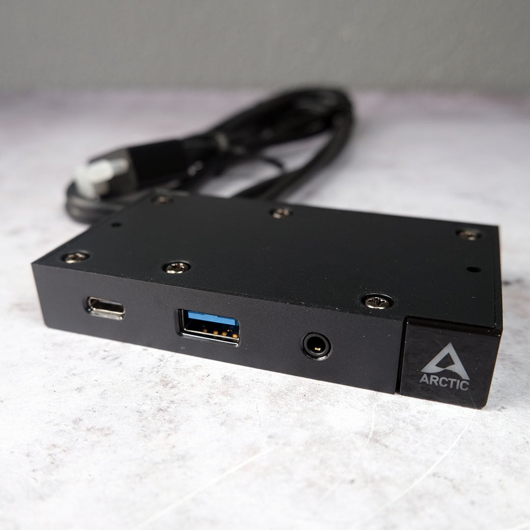 The front panel for the Arctic Senza AI 370.