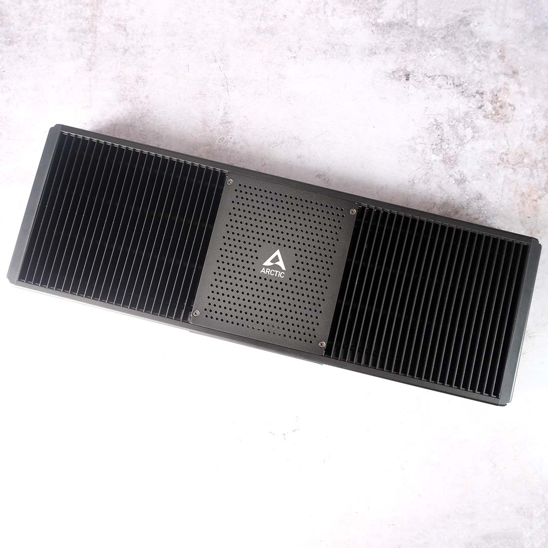 A top-down view of the Arctic Senza AI 370.
