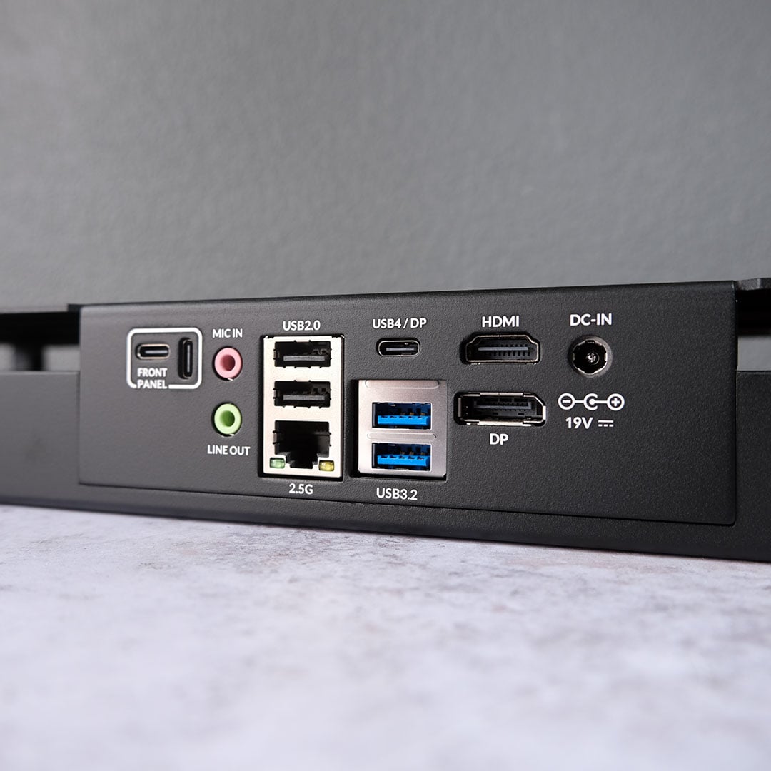 The ports on the back of the Arctic Senza AI 370.