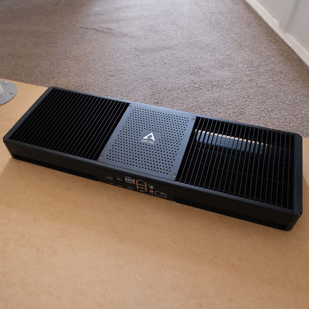 An Arctic Senza AI 370 attached to the underside of a desk.