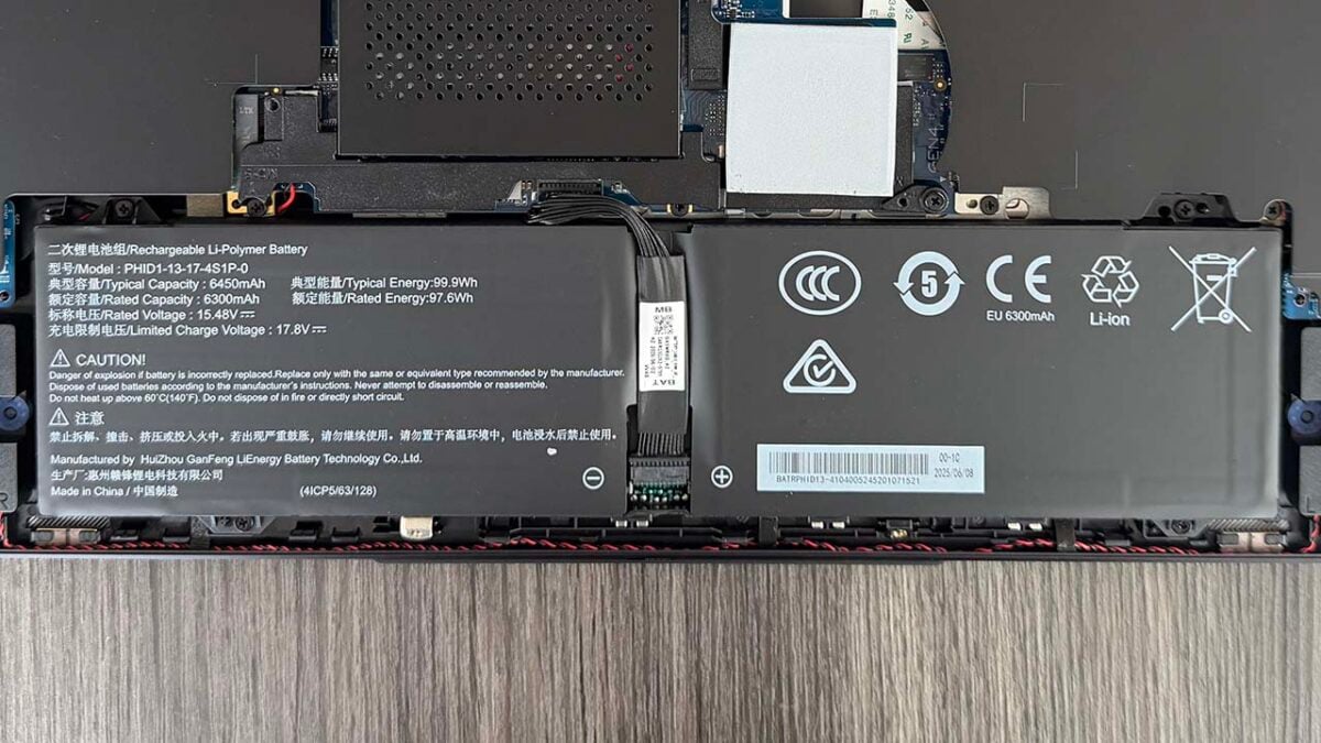 PCSpecialist Ionico 16 D internals battery closeup